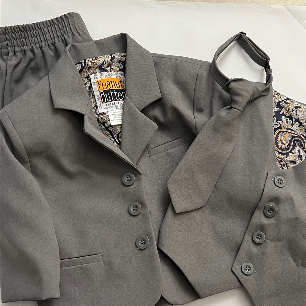 Four Piece Gray Suit Set with Tie